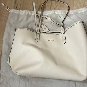 White coach bag like new - worn 2 times